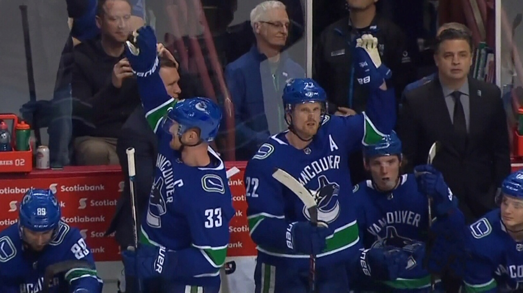 Vancouver Canucks honour Sedin twins by retiring their numbers, Ice Hockey  News