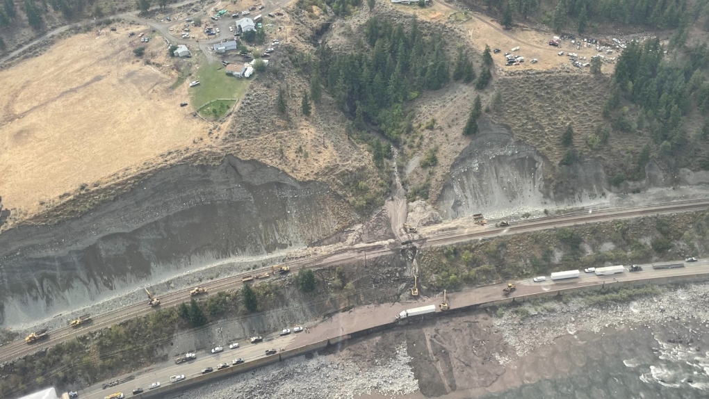 Highway 1 traffic Mudslide leads to closure between Hope and