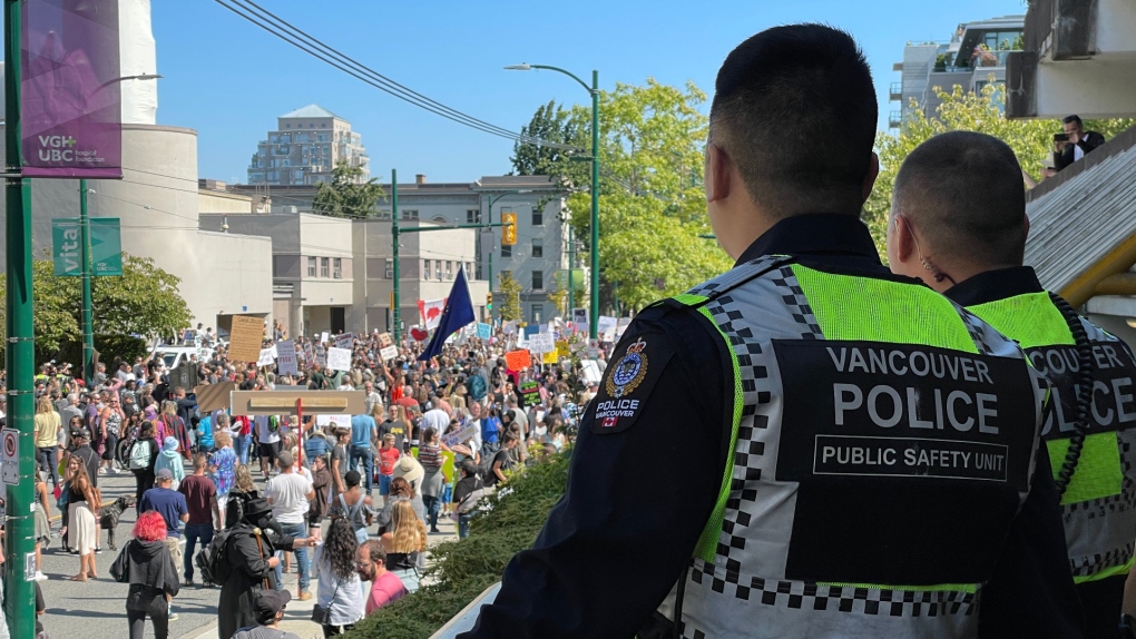 Police oversee a rally of about 2,000 people protesting vaccine mandates outside Vancouver General Hospital on Sept. 1, 2021. (Shelley Moore) 
