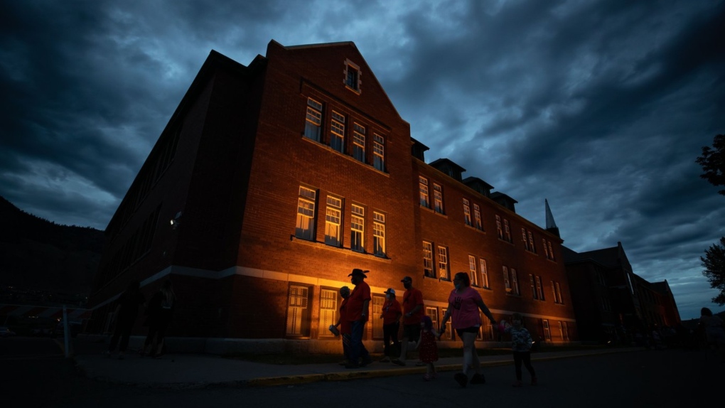 'Çok fazla çocuk eve gidemedi': Kanada'nın en büyük yatılı okulunda keşfin yıl dönümü