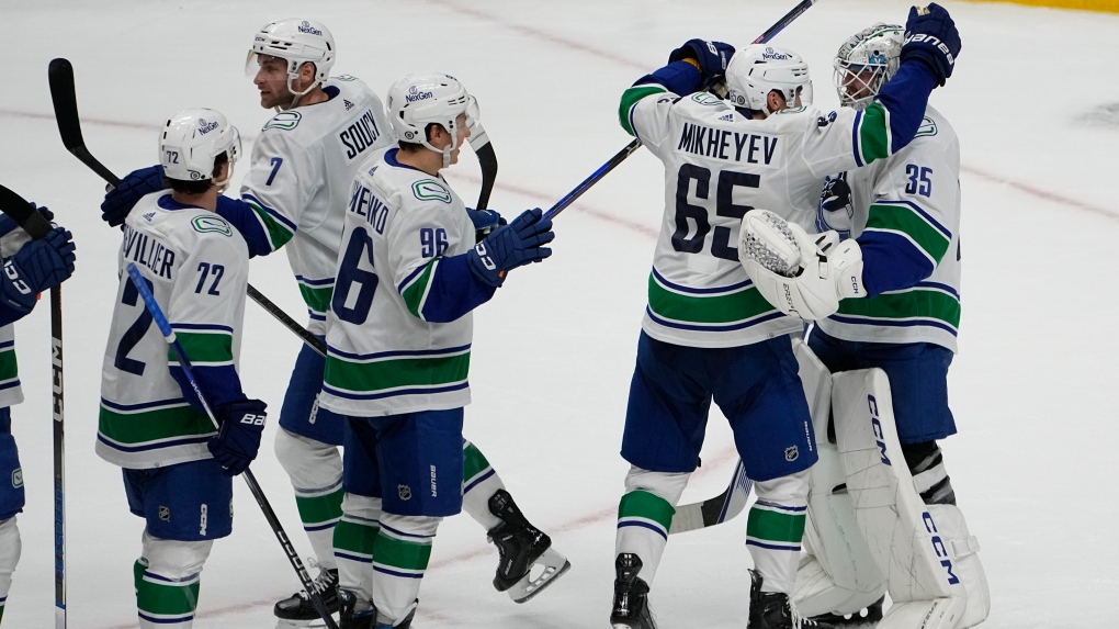 Vancouver Canucks win 3-2 against Flames