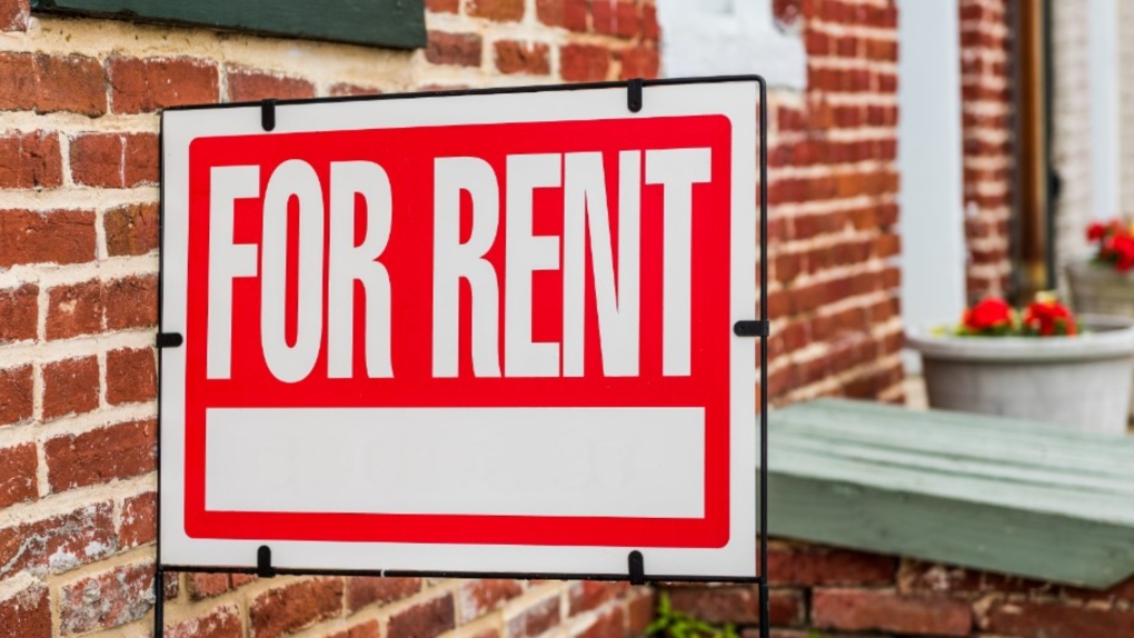 A generic rent sign in front of a home. (Shutterstock)