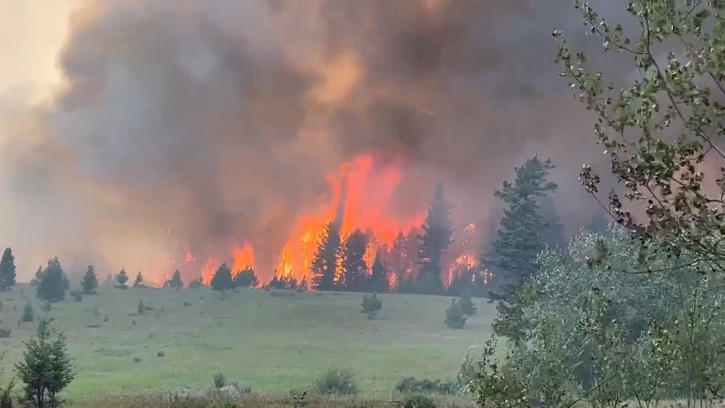 Hundreds flee wildfire near Kamloops