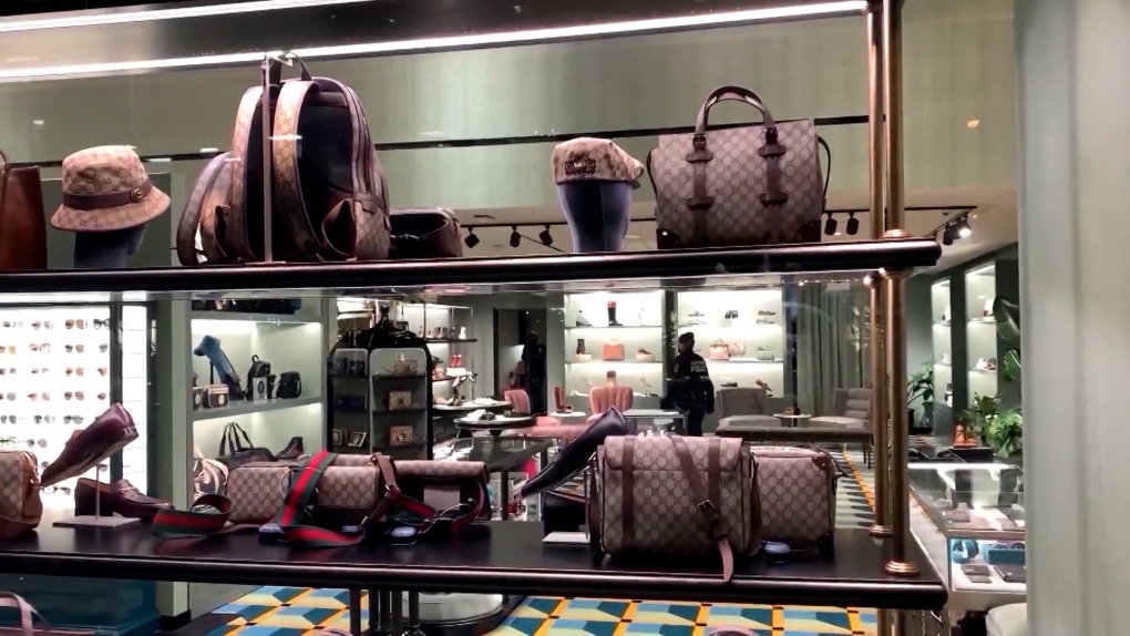 Investigators still searching for thieves who robbed Cincinnati Louis  Vuitton store 