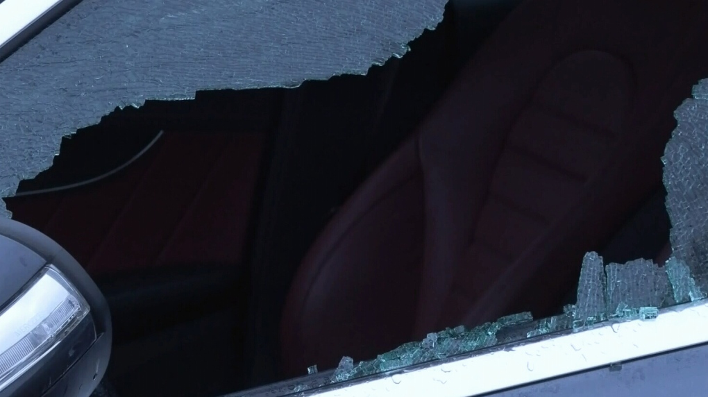 Camera catches vandal smashing windshield of car in Vancouver