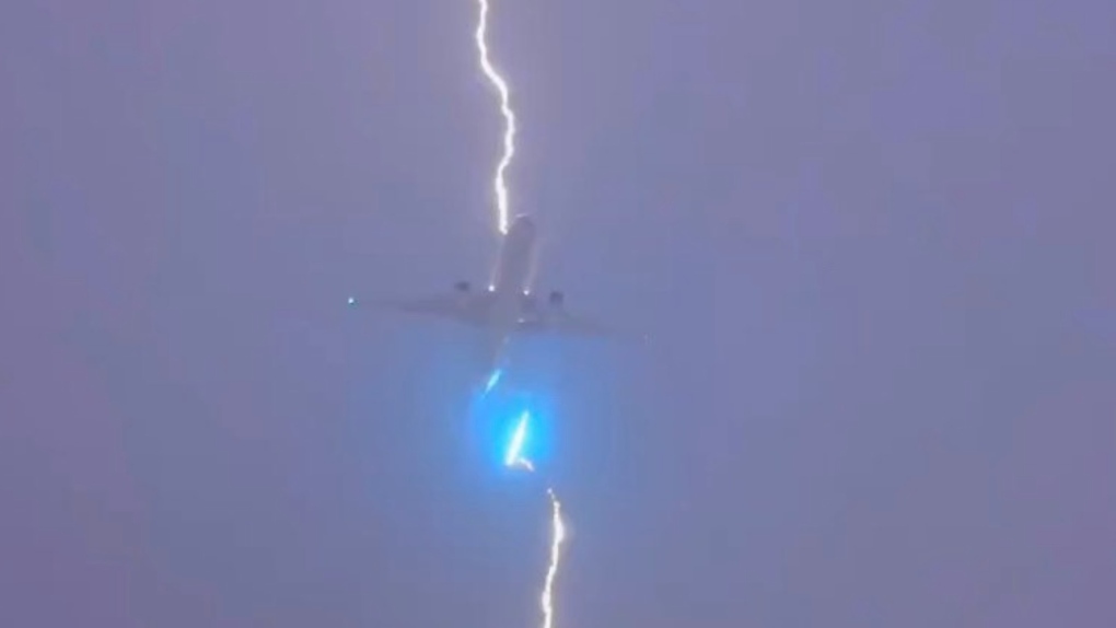 Plane Struck By Lightning 