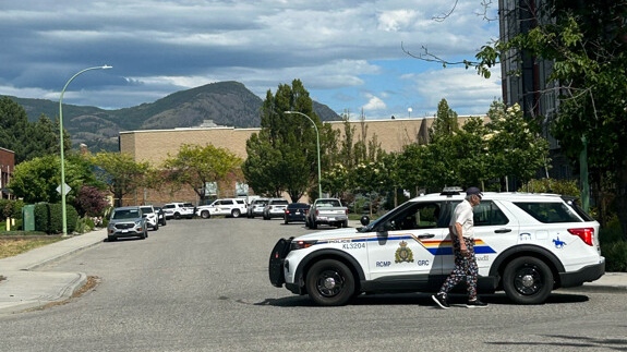 Police are pictured at the scene of a stabbing in Kelowna on Sunday,  June 23. (Courtesy: Contributed/Castanet) 