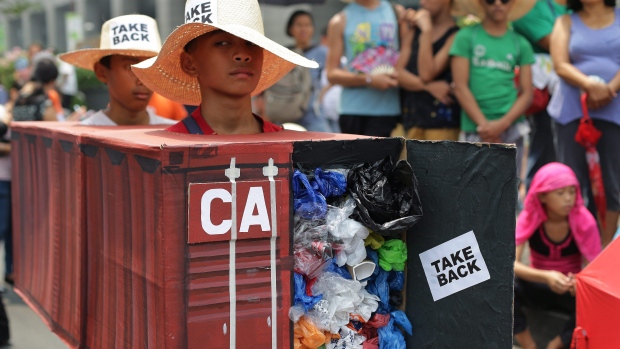 What's the deal with Canadian garbage in Manila?