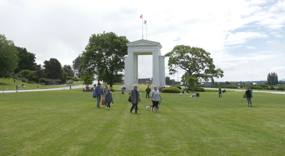 Family reunited at peace arch